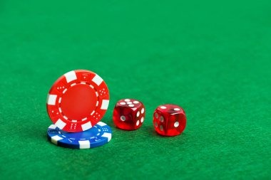 Live Capsa Susun table with dealer and player cards