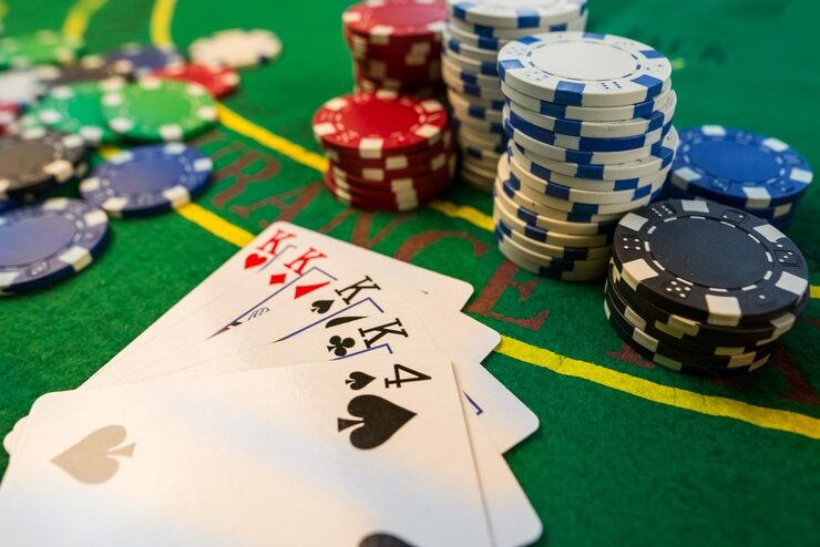 Live Koprok table on gampang toto with dealer and player cards